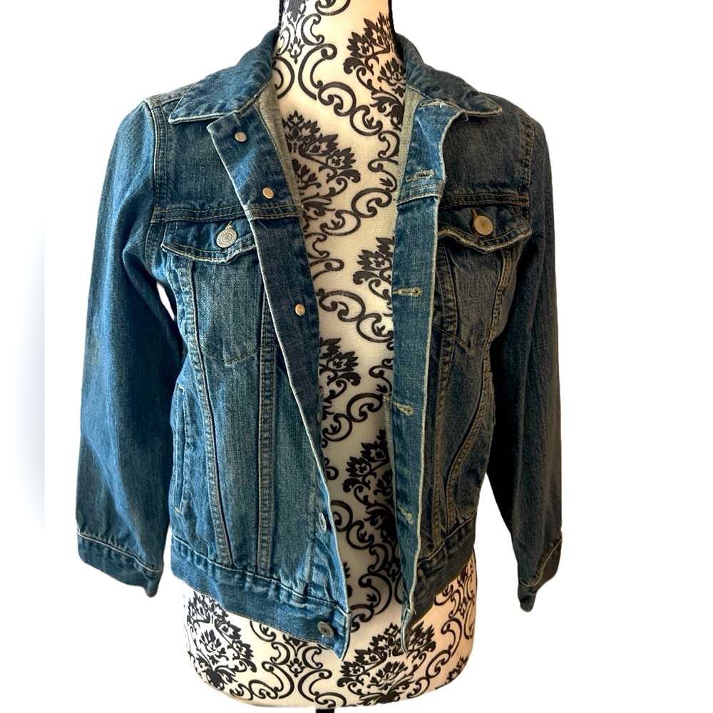 Vintage Levi’s denim jacket, size medium